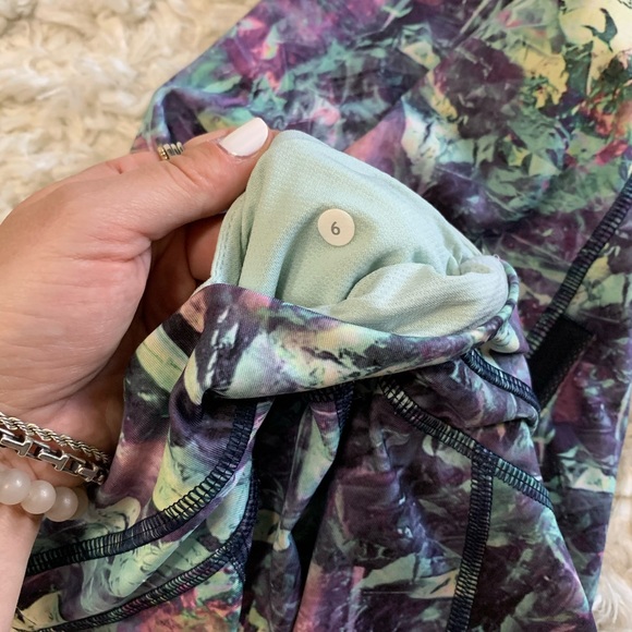 Lululemon high rise leggings, size 6 - Picture 6 of 6